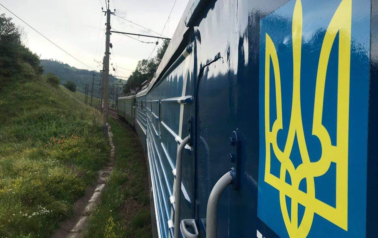 Укрзалізниця: Графік потягів змінюється через обстріли РФ – актуальна інформація